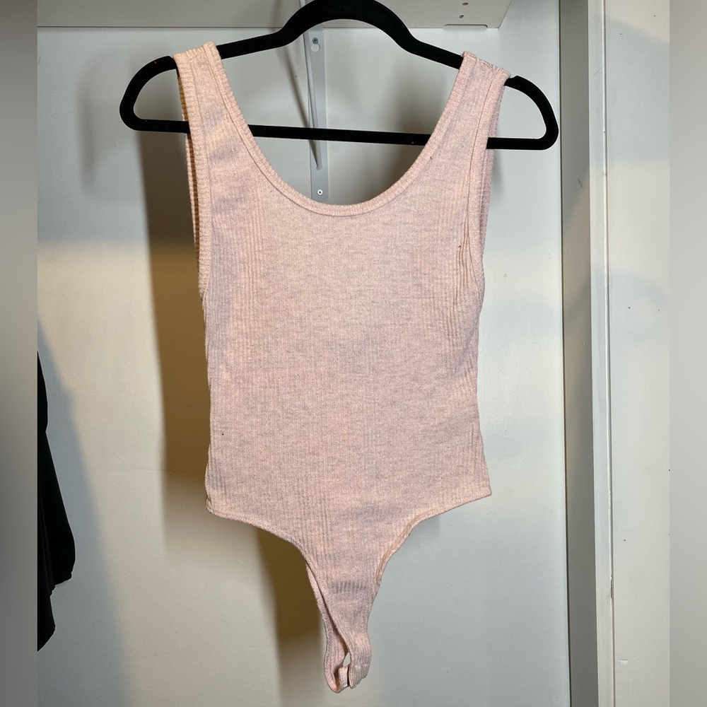 Exposed back ribbed tank top